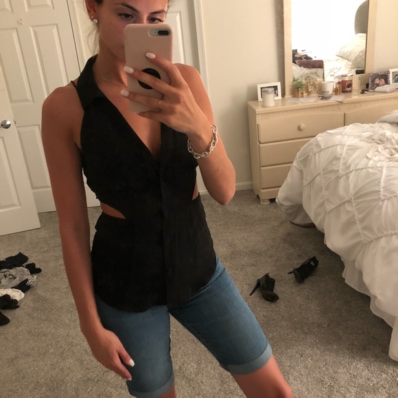 Collared sleeveless button up - Picture 3 of 4